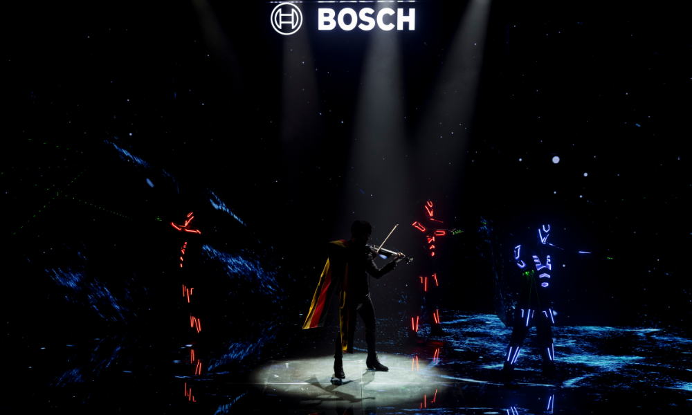 Trang trí và setup sân khấu cho dạ tiệc hóa trang